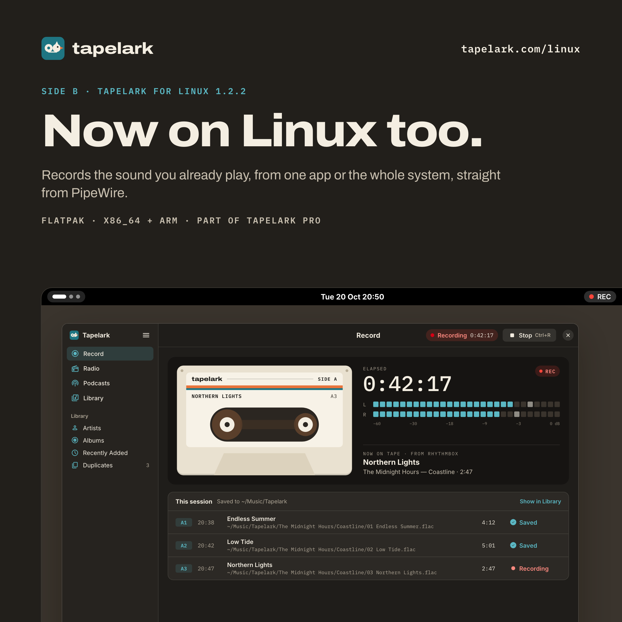 „Now on Linux too.” nad oknem Tapelark podczas nagrywania, na ciemnym tle